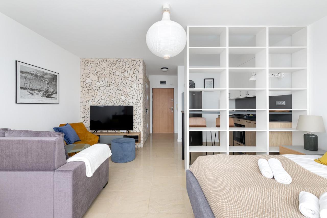 Sierpinskiego 1A - Studio With Balcony & Desk - Remote Work By Noclegi Renters Varsóvia Exterior foto